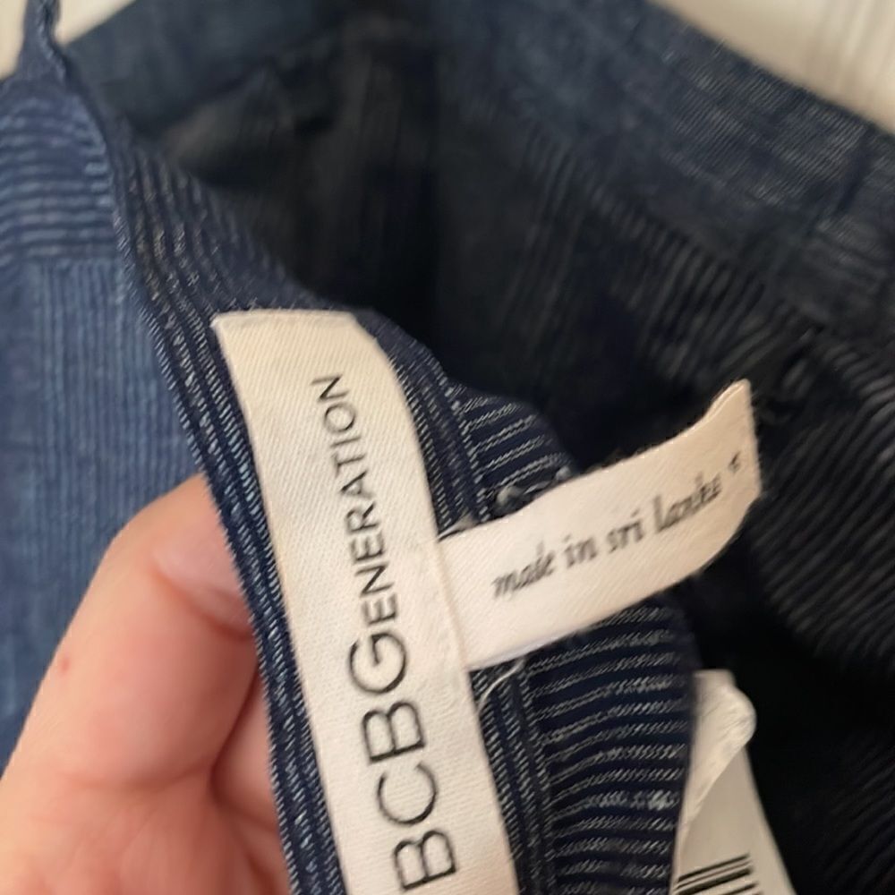 BCBG Generation Dress Size. 4 - Picture 6 of 6